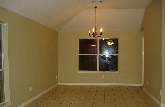 Building Photo - 5514 Bear Cave Ln