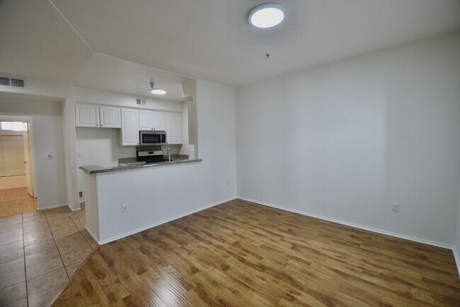 Interior Photo - 5500
