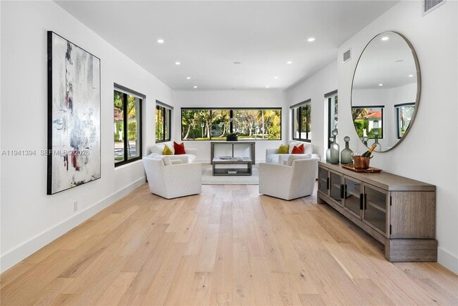 Building Photo - 600 NE 57th St