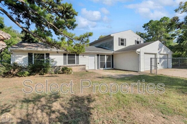 Building Photo - 722 Kitchen St