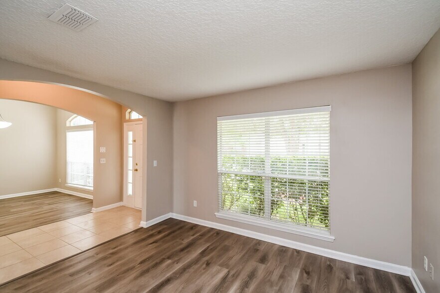 Building Photo - 9135 Prosperity Lake Dr