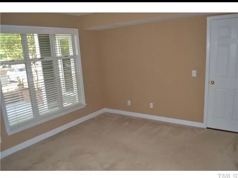 Building Photo - 1221 Westview Ln
