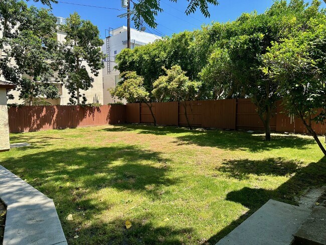 Building Photo - 4608 Saloma Ave