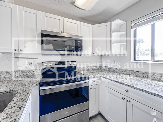 Building Photo - 1836 N Crystal Lake Dr