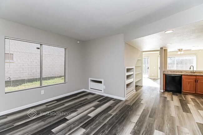 Building Photo - 2717 W Estrella Dr