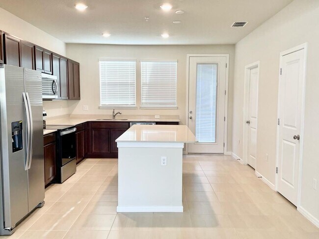 Building Photo - Townhome Isles of Lake Nona