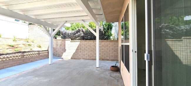 Building Photo - Single Family House - 4 Bedrooms + 2.5 Bat...