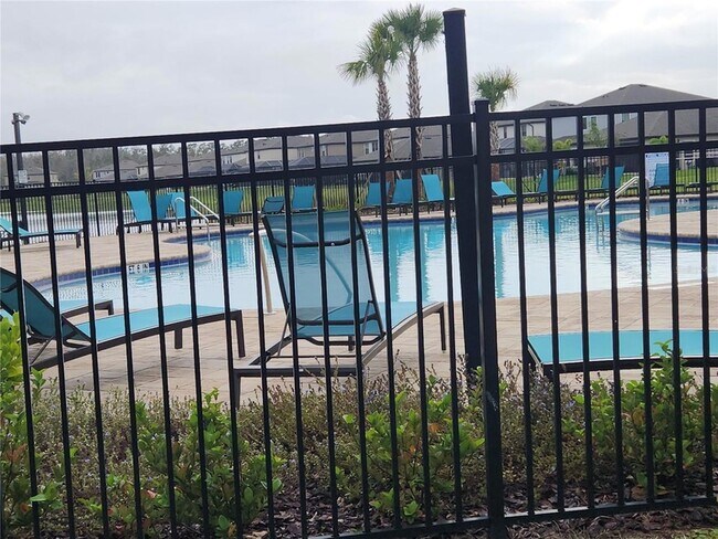 Building Photo - 12569 Oak Hill Way