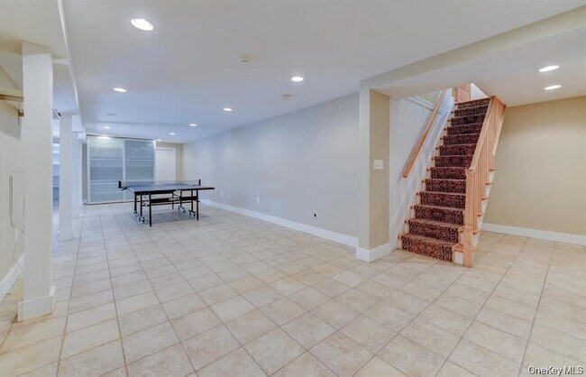 Building Photo - 20 Cherry Ln