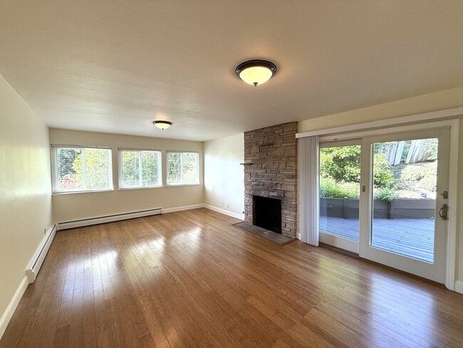 Building Photo - SPACIOUS 3BR/3BA NOVATO HOME WITH FLEXIBLE FLOORPLAN, LARGE FAMILY ROOM AND BONUS AREAS, GREAT OU...