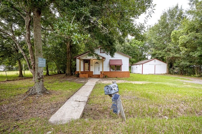 Building Photo - Freshly Renovated Rental Property!