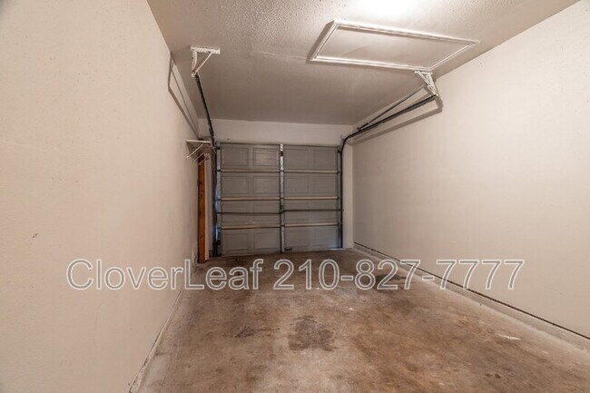 Building Photo - 5528 Lochmoor