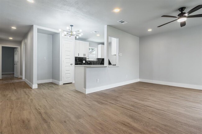 Building Photo - 2207 Mykawa Rd
