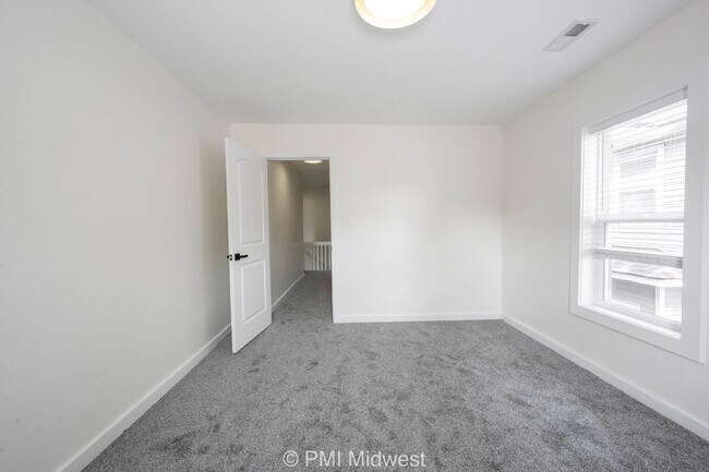 Building Photo - 428 N Bradley Ave