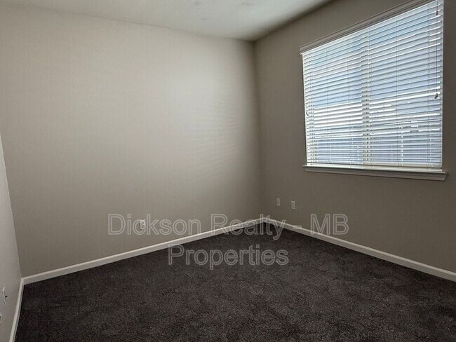Building Photo - 475 Dartmoor Ct