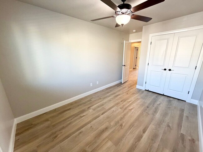 Building Photo - 355 W 200 S