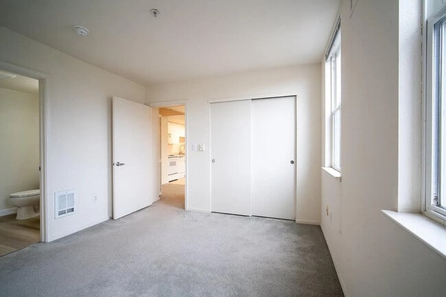 Building Photo - 8200 Oceanview Terrace