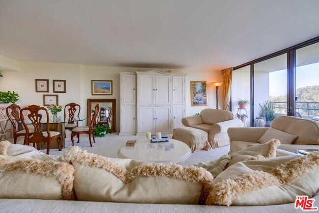 Building Photo - 4337 Marina City Dr