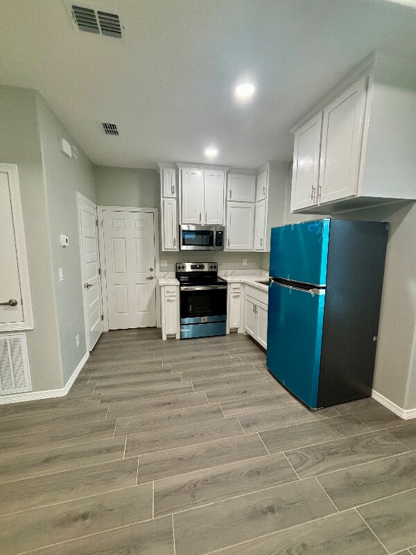 Building Photo - 3012 W Kenwood St