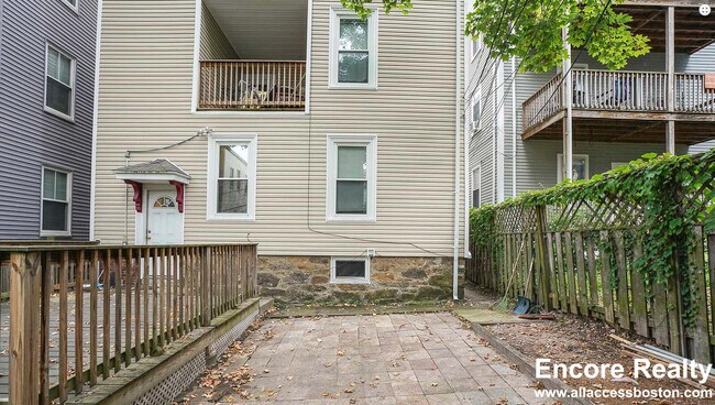 Building Photo - 13 Sachem St