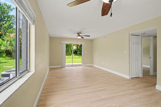 Building Photo - 2290-2296 Fox Hollow Dr.