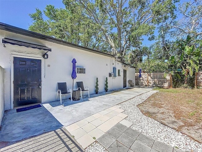 Building Photo - 1600 Pasadena Dr