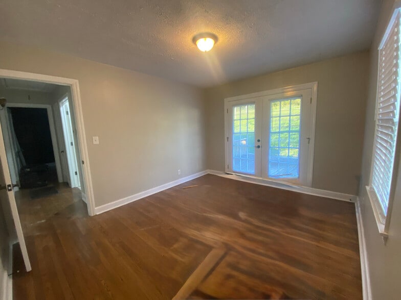 Building Photo - 1336 Garden Dr