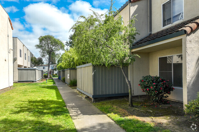 Courtyard Pathway Photo - Townhomes on Gading