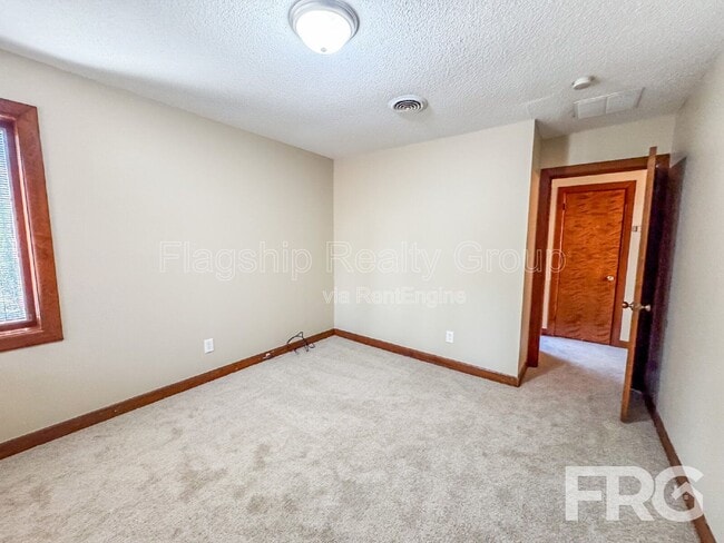 Building Photo - 1228 Forest Acres Dr