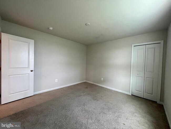 Building Photo - 255 Severna Pkwy