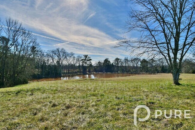 Building Photo - 5674 Duncan Rd