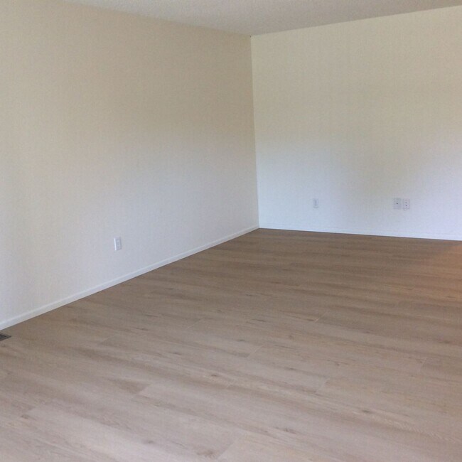 Building Photo - Kemper