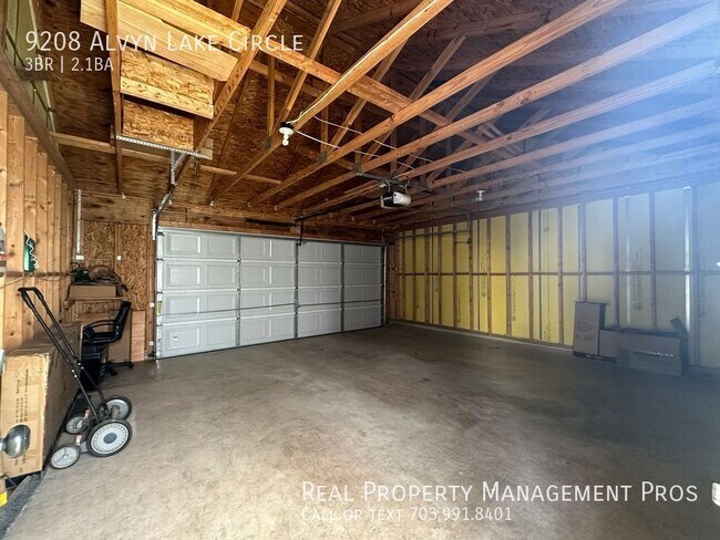 Building Photo - 9208 Alvyn Lake Cir