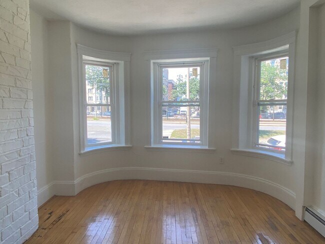 Building Photo - 1322 Commonwealth Ave