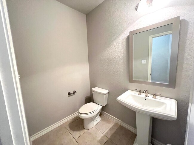 Building Photo - 9740 Innes Pl