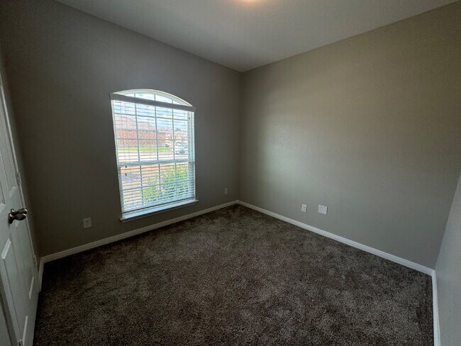Building Photo - 3-bed 2-bath 2-car garage in Magnolia Spri...