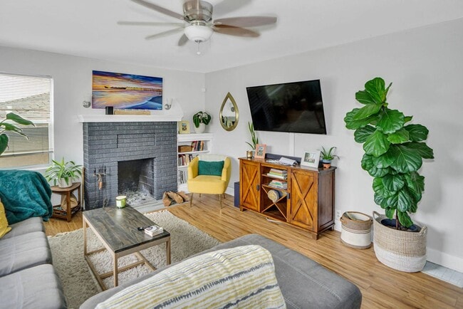 Building Photo - Adorable cottage in Ocean Beach!