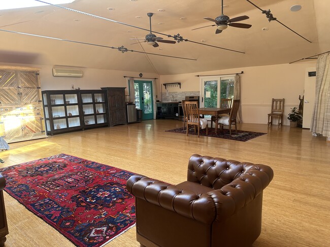 Building Photo - 2376 Old Topanga Canyon Rd