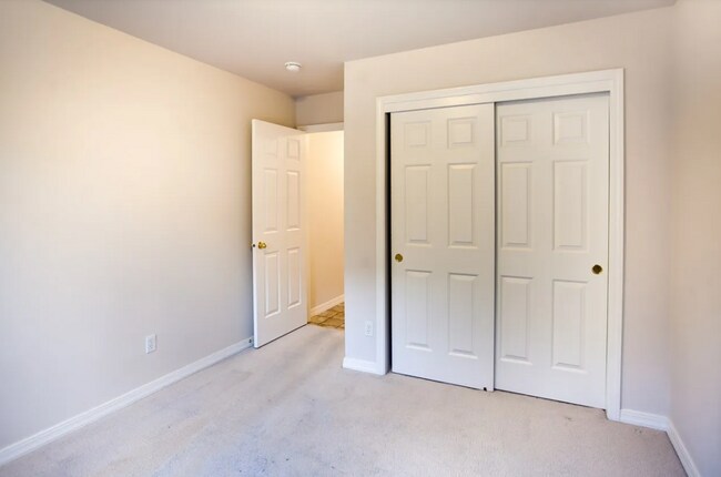 Building Photo - Terrific Home In Amazing Neighborhood!
