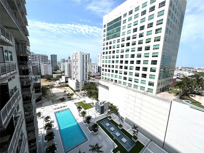 Building Photo - 690 SW 1st Ct