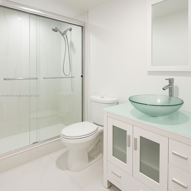 Building Photo - 100 Bayview Dr