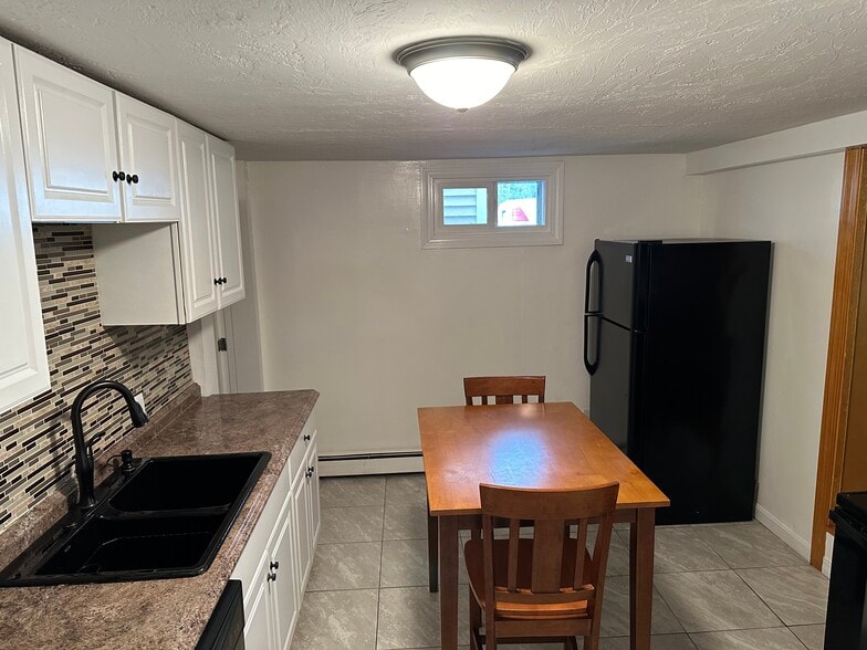 Building Photo - 7 Church St