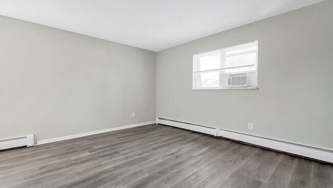 Building Photo - 2405-B Belcher Dr