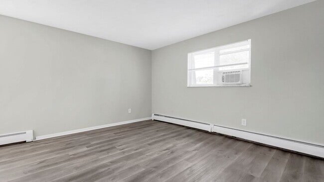 Building Photo - 2405 Belcher Dr