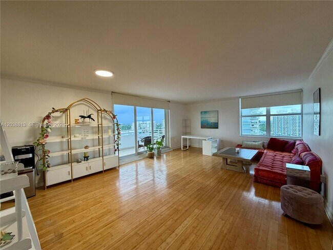 Building Photo - 888 Intracoastal Dr