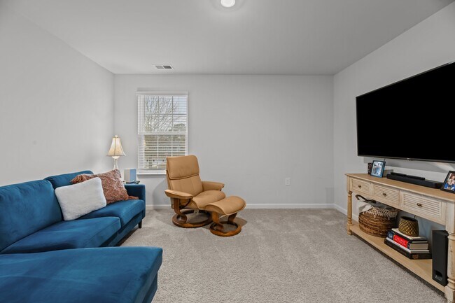 Building Photo - 301 Ginger Dr