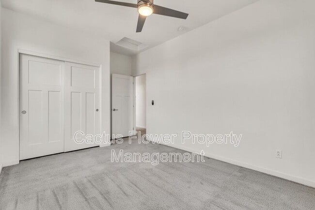 Building Photo - 2734 S Santa Rita