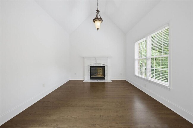 Building Photo - 735 Westwind Ln