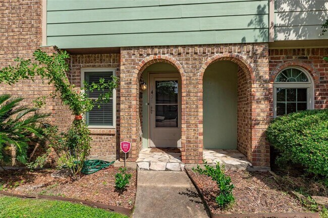 Building Photo - 1456 Silverpines Rd