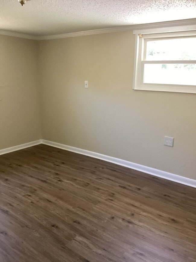 Building Photo - Newly Renovated Home In Harrison